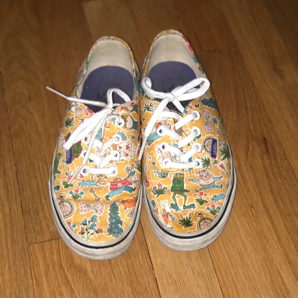 Alice in Wonderland Vans
